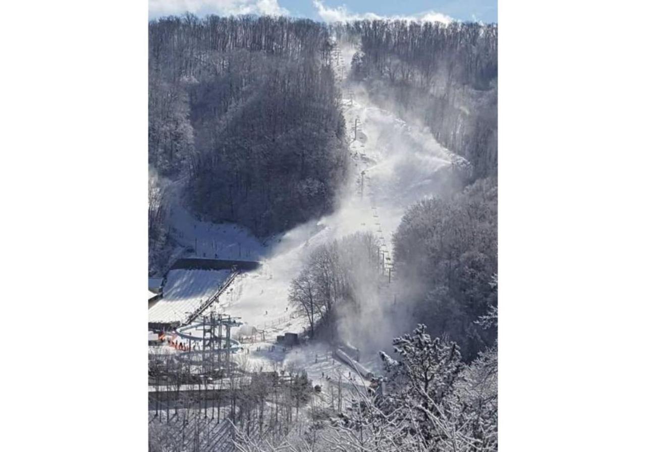 Wow Views!!-Mountain Escape-Outdoor Pool-Close To Downtown-Wifi-Cable-Private Balcony 蓋特林堡 外观 照片